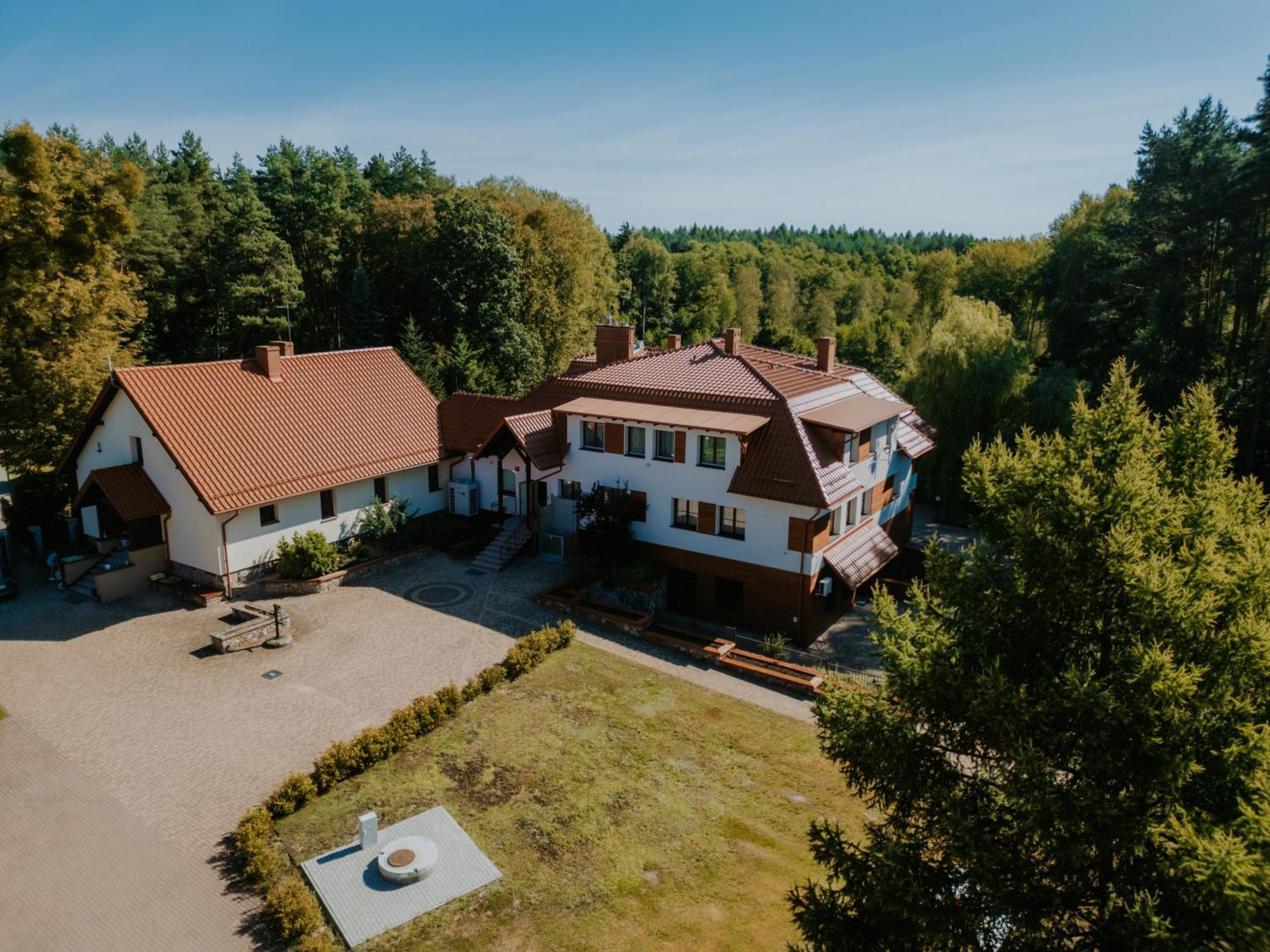 Kwatera W Lesniczowce Czarne Karszanek Exterior photo