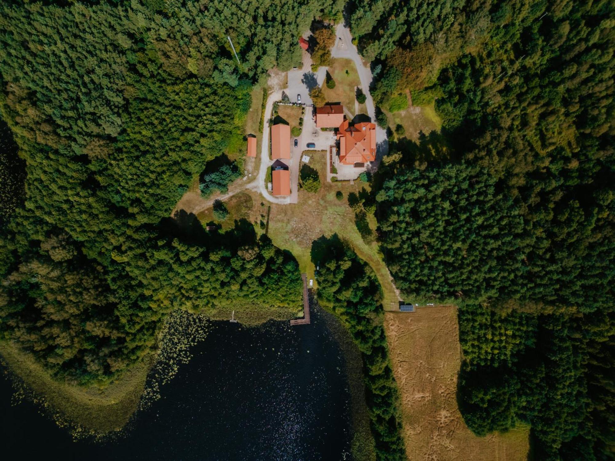 Kwatera W Lesniczowce Czarne Karszanek Exterior photo