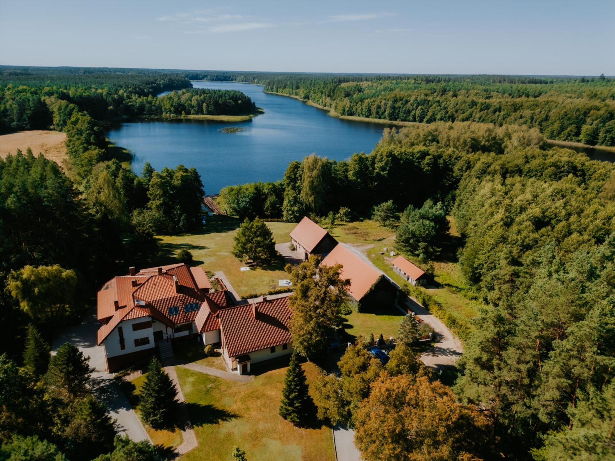 Kwatera W Lesniczowce Czarne Karszanek Exterior photo